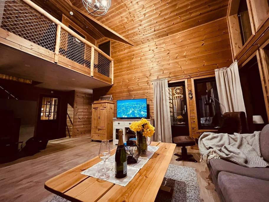 Cabin In Beautiful Surroundings At Harpefossen Nordfjordeid Exterior foto